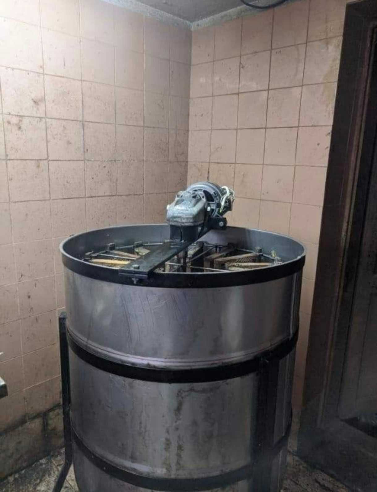 Кошница за радиално и хордиално центрофугиране на медни пити