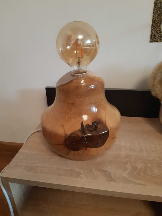 Veioza din lemn de nuc