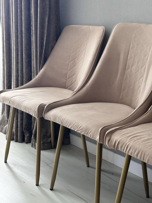 Продам стулья почти новые 12 шт покупали по 23000 тысячи