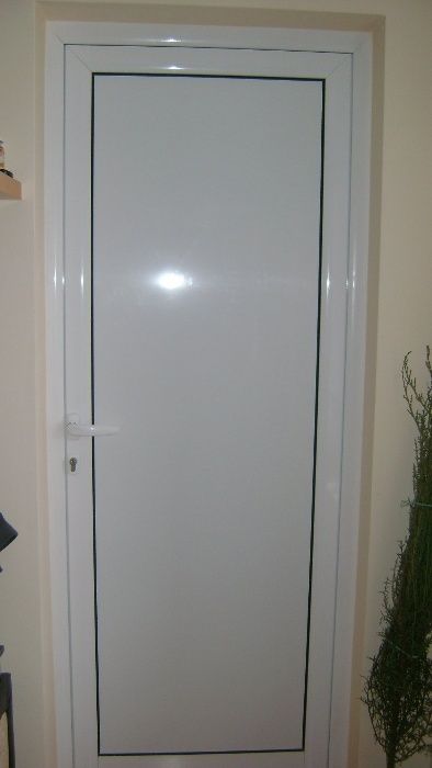 Алуминиева врата за баня