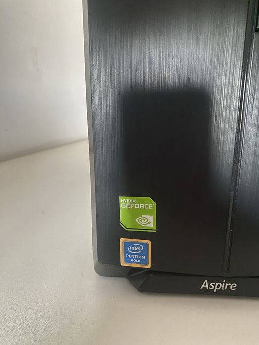Компютър ACER Aspire с WINDOWS 10