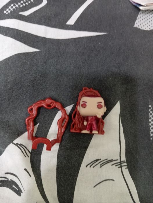 Оди красная из изнанки