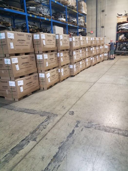 Depozit aparate fitness Technogym și Life fitness