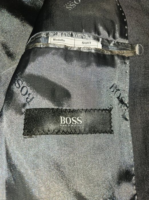 Vand costum barbatesc Hugo Boss 50 impecabil