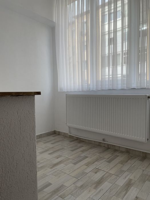 Garsoniera de vanzare, et. 1, Centru - Cugir