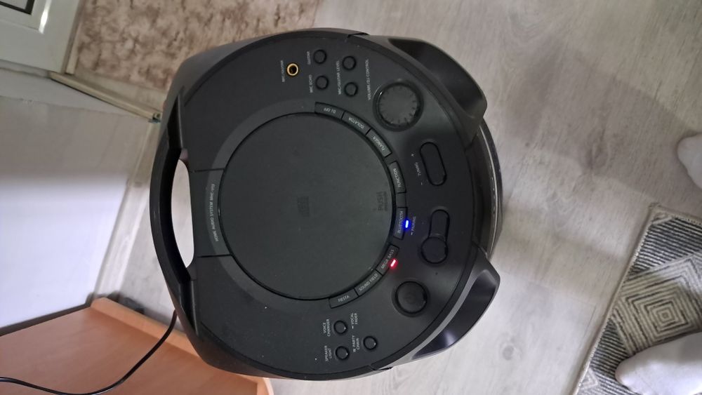 Продавам Sony Mhc-V13