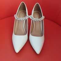 Дамски обувки на марката ANNA FIELD