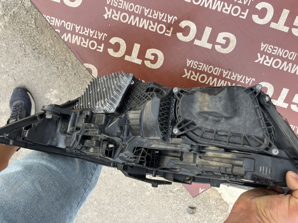Фар Audi A6 C8 Matrix ляв и 2 броя десен