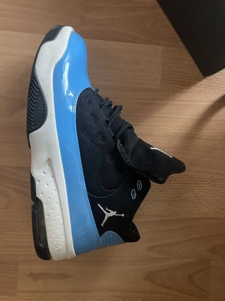 Jordan max aura 2