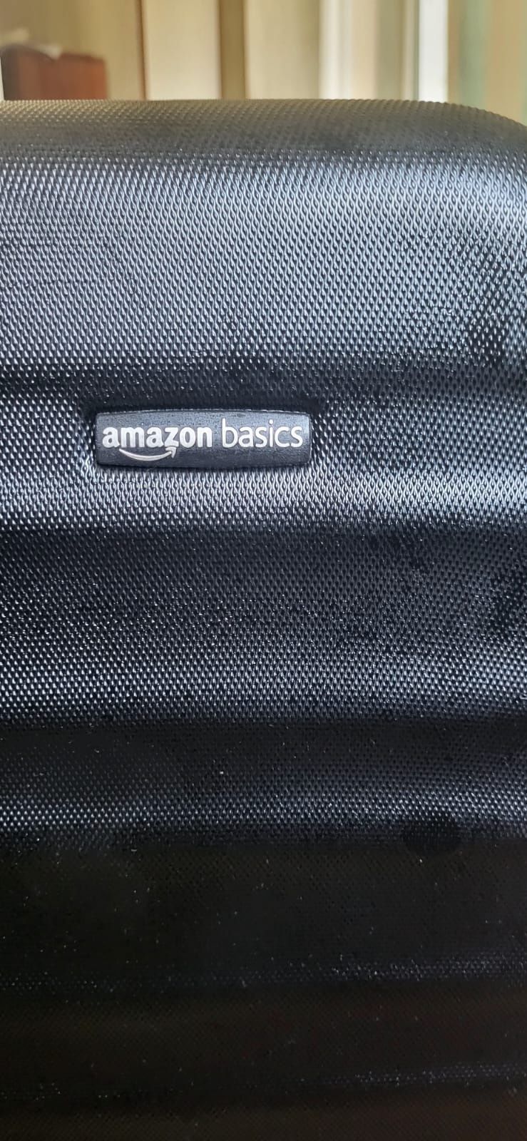 Чемодан Amazon Basics, пластиковый, 67×47×31 см — как новый
