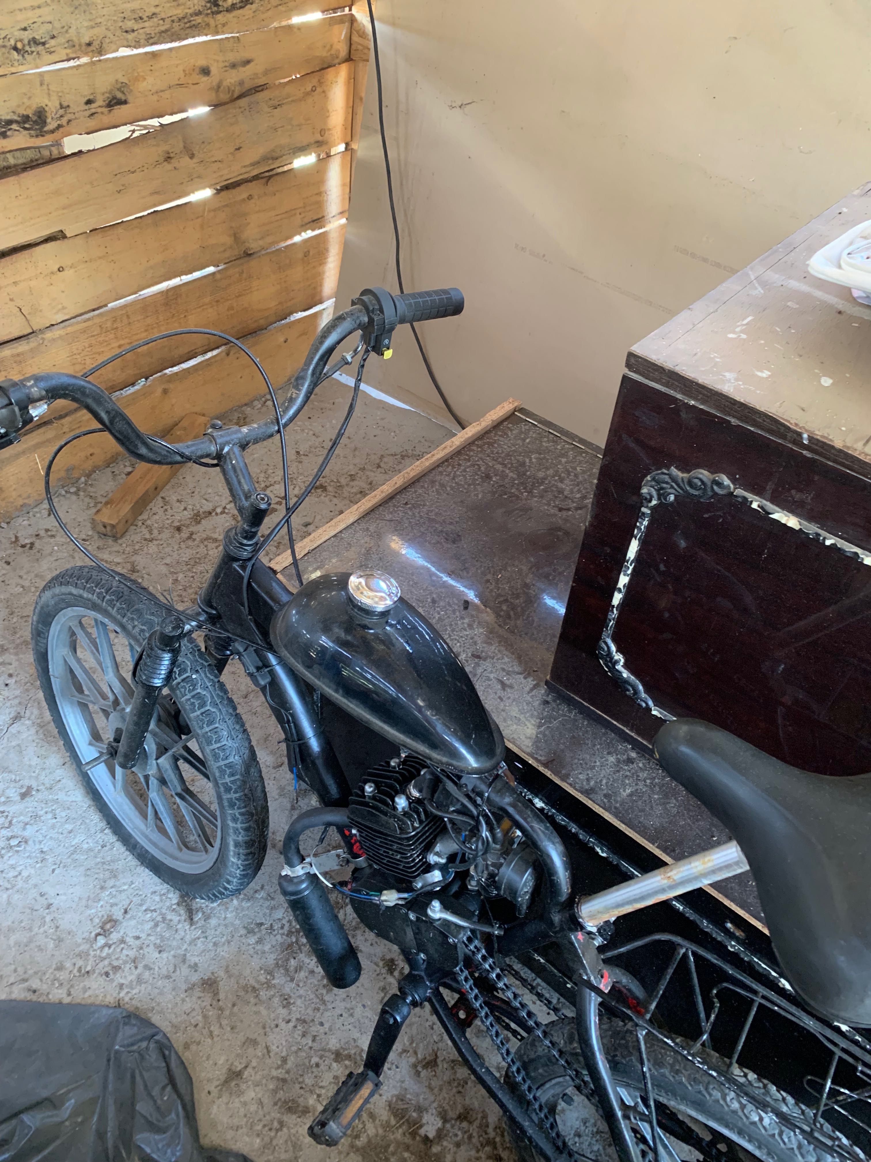 Bicicletă cu motor