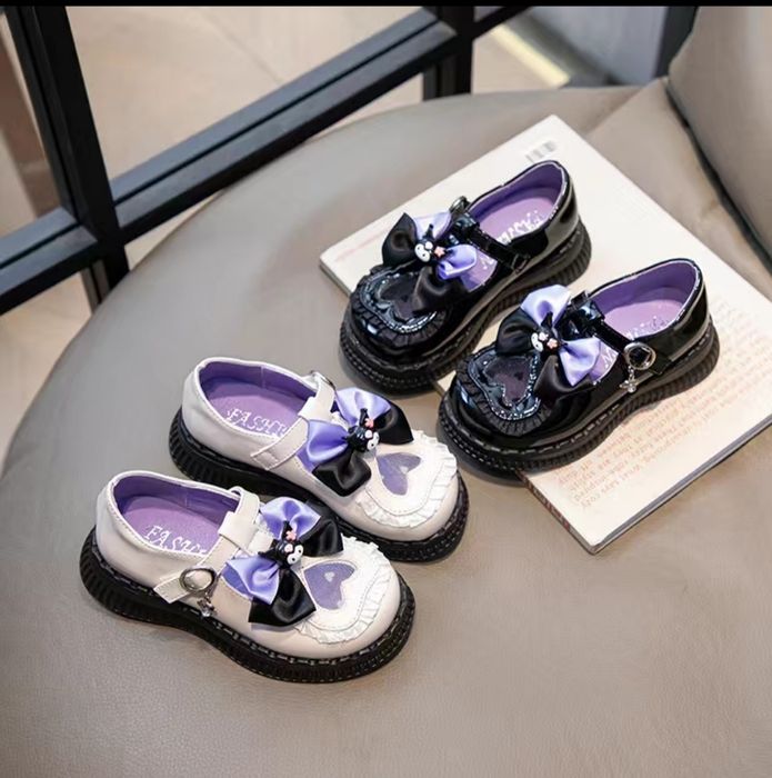 Продам школьную обувь