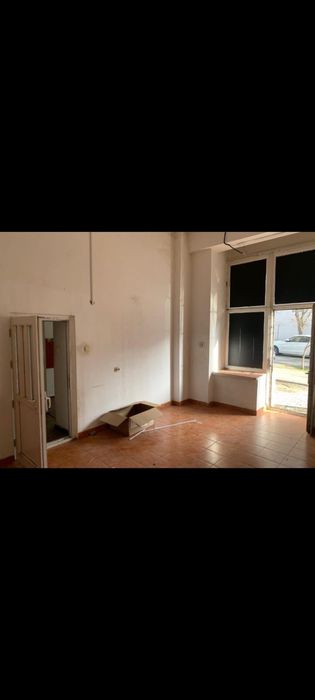 Vand spatiu comercial centru