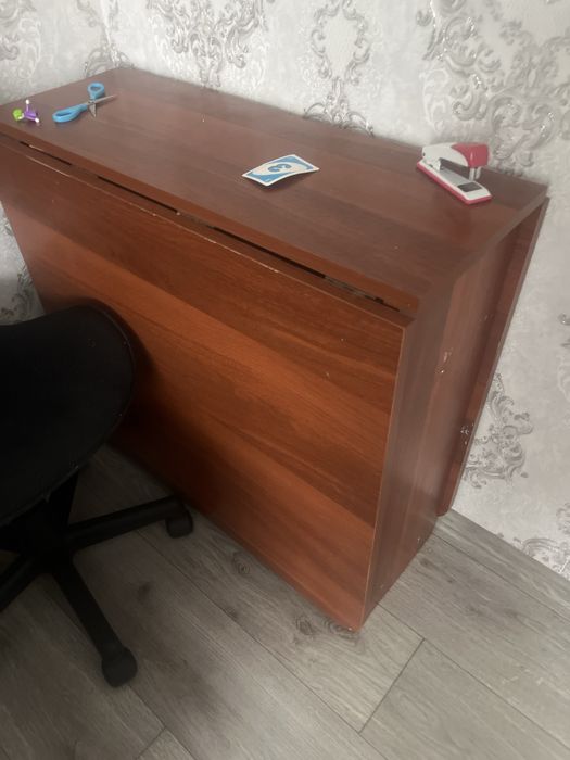 Продам стол книжка