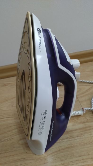 Fier de calcat Rohnson R-331, 2200W, mov/alb