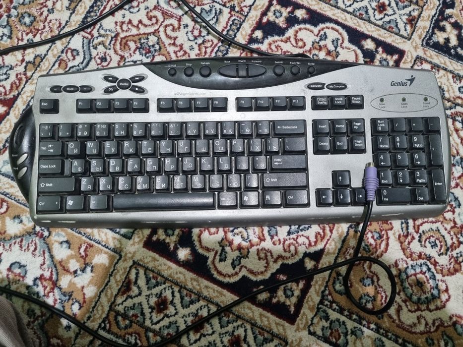 Продам б/у клавиатуру