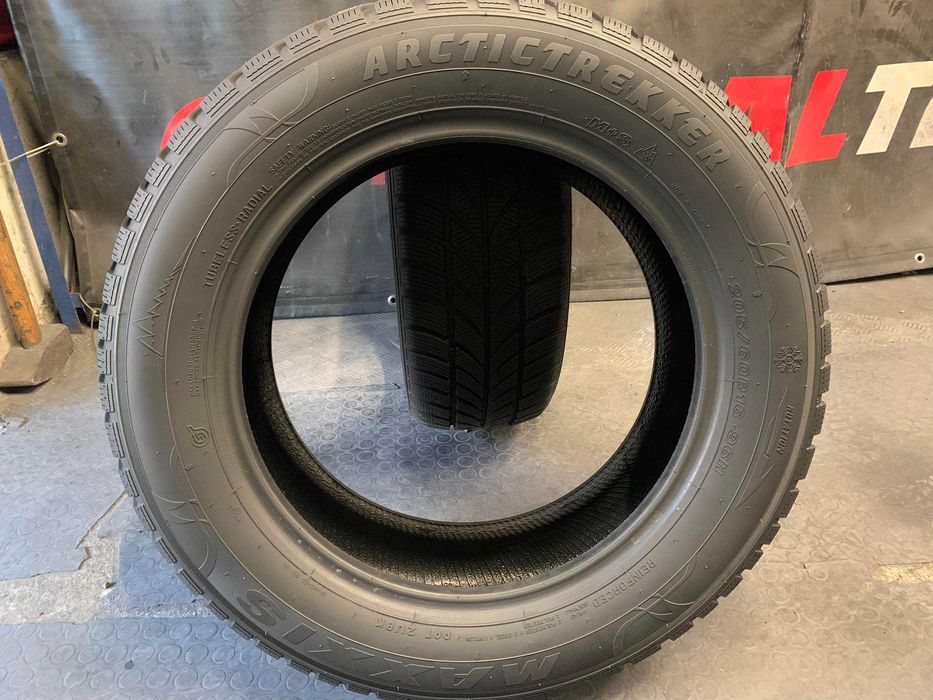 205 60 16, Зимни гуми, Maxxis ArcticTrekker, 2 броя