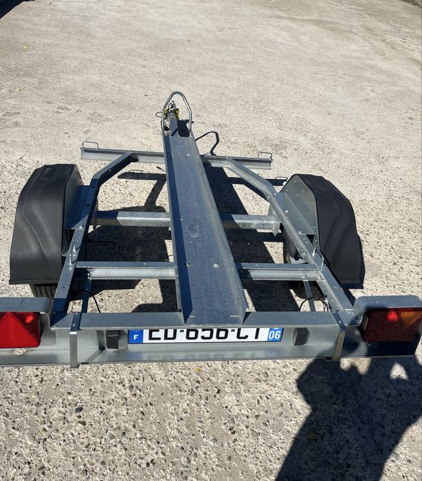 Romorca transport motocicleta-robusta si practica