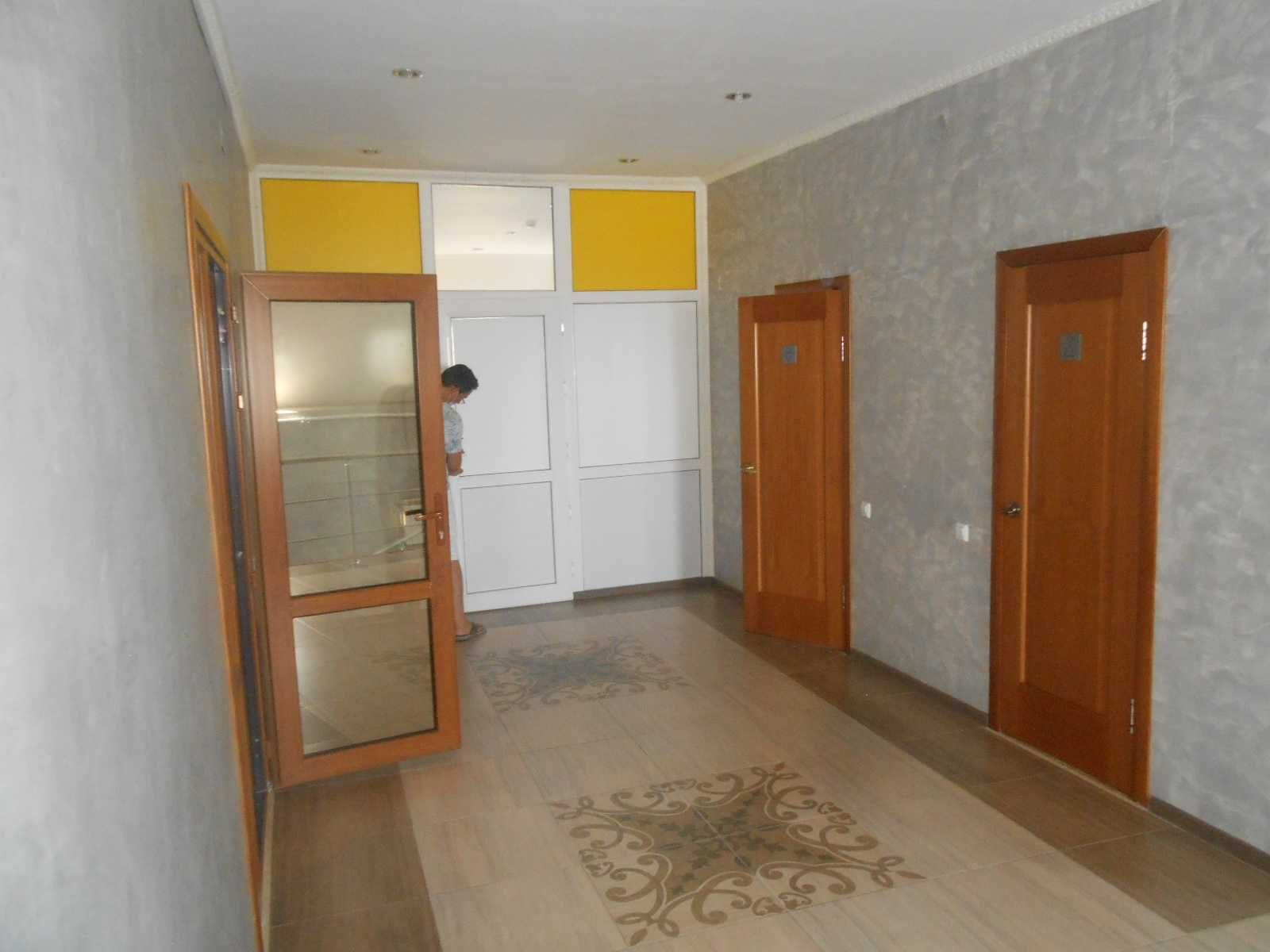 Продается Здание, площадью 2098.6 м², г. Атырау, ул. Азаттык 78 а