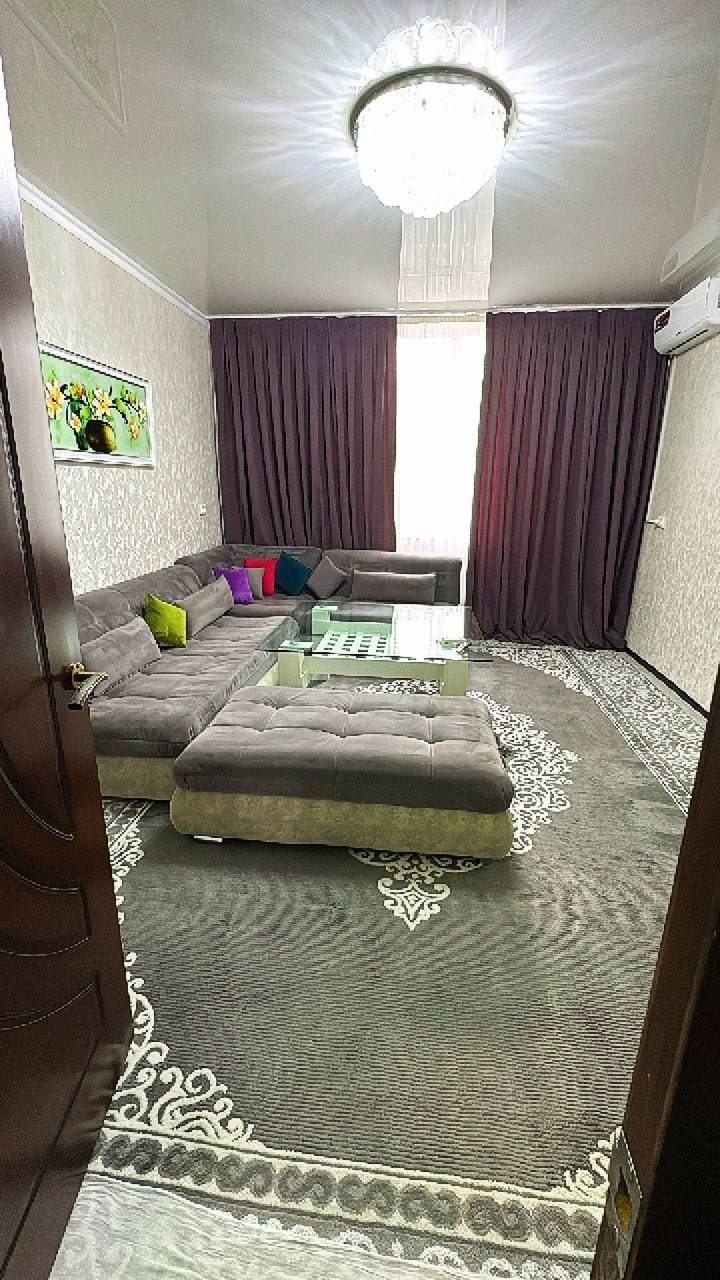 Чирчик ш. Навоий кирпичный дом 2/2/2 350$ (Без спальни зали узи 350$