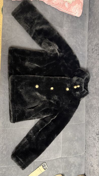 Эко шуба носила только пару раз состояние хорошее.