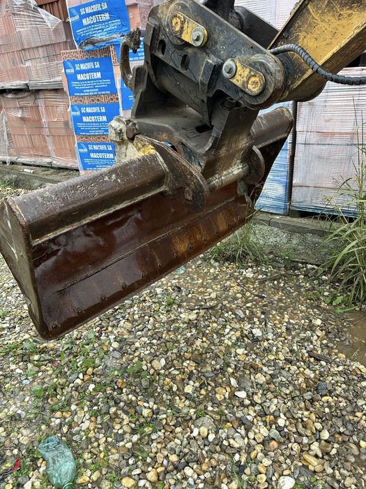 Vand excavator pe pneuri Cat M313D
