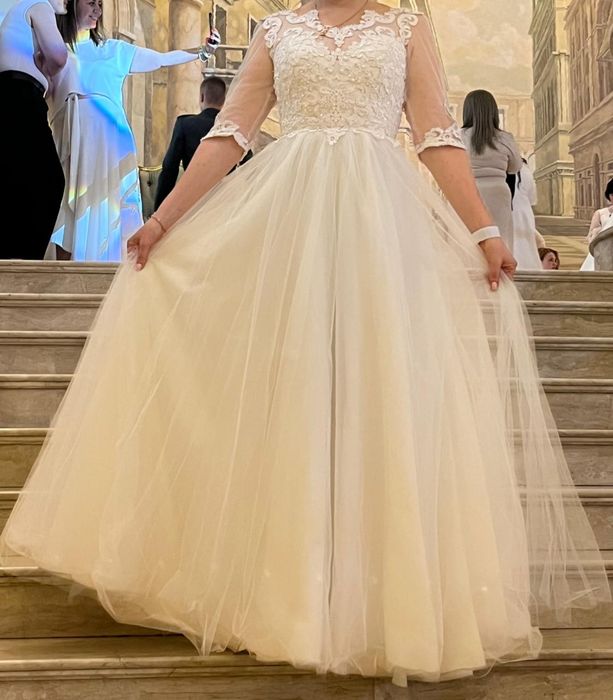 Продаю  бальное платье в отличном состоянии