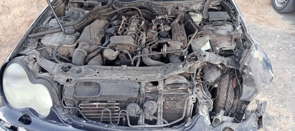 На части! Mercedes C220 CDI  седан ръчка W203