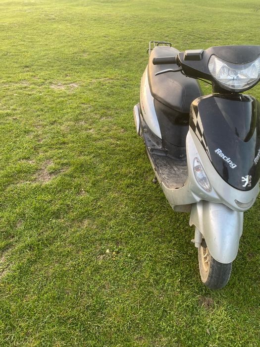 Vând scuter peugeot