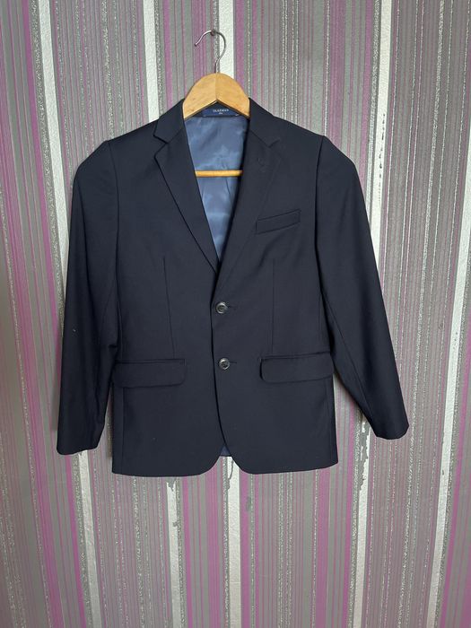 Продам школьный костюм в отличном состоянии .