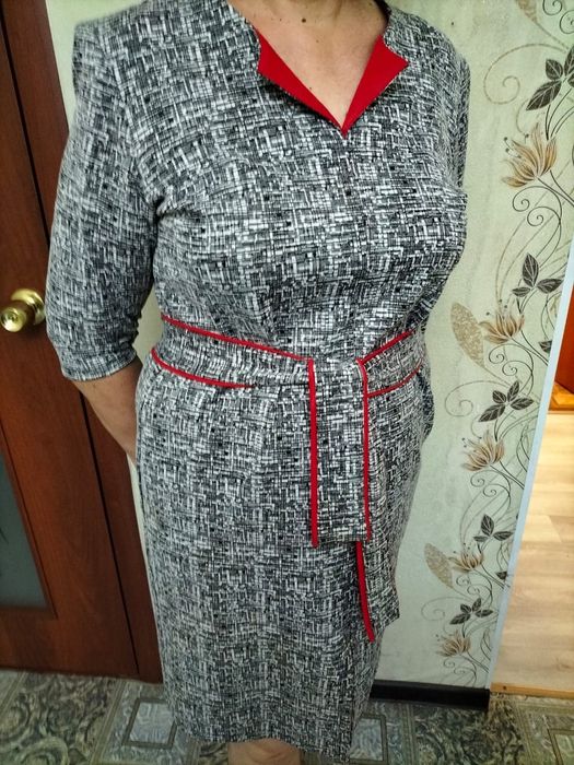 Продам платья женские в отличном состоянии размер 48-50-52