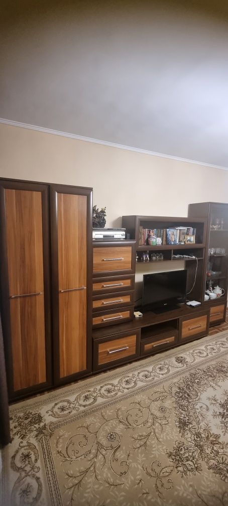 Продам срочно стенку в гостинную!