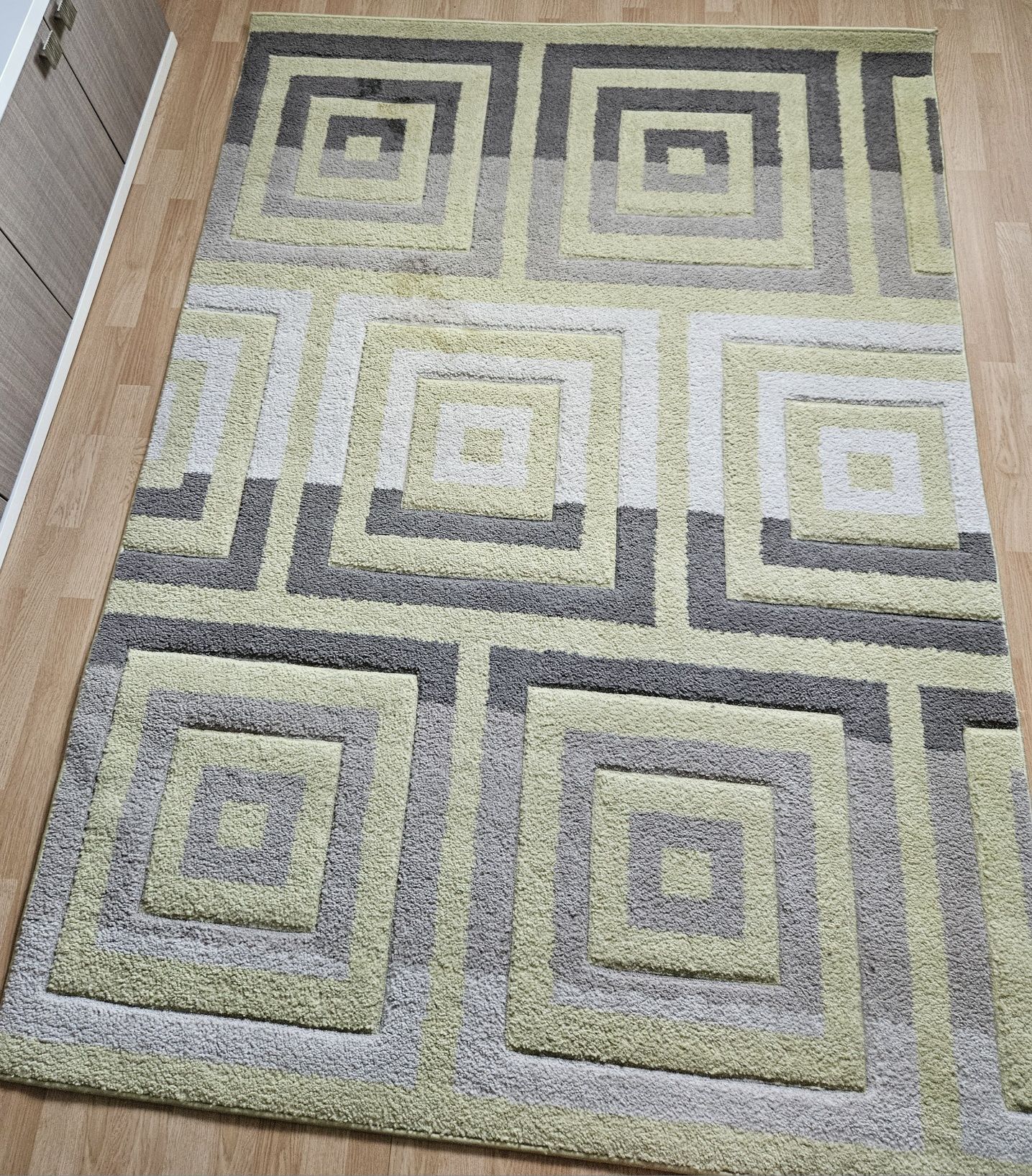 Продавам килим-160х220