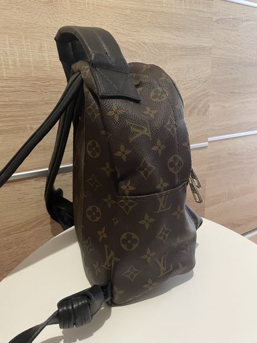 Среден размер раница на Louis Vuitton