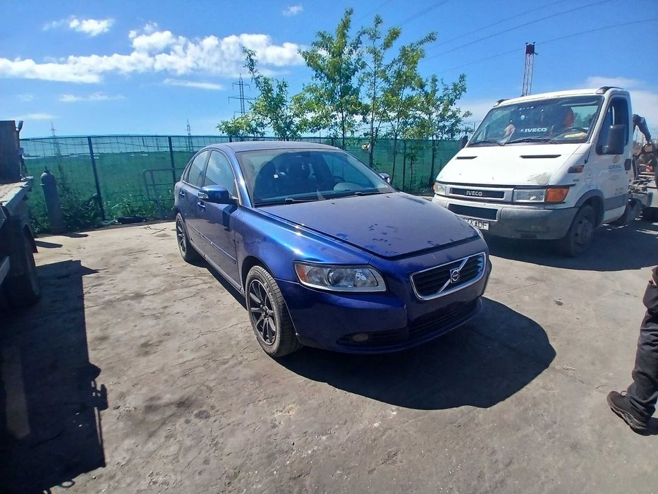 Dezmembrez volvo s40