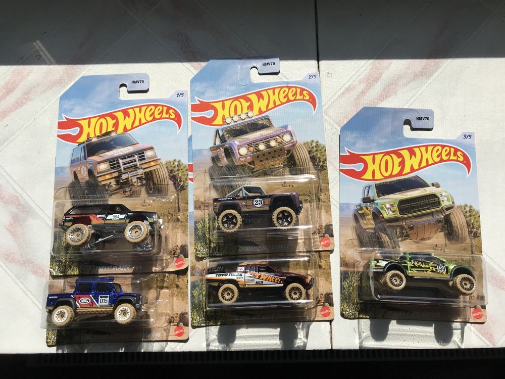 Hot Wheels Off-Road set, F-Racer, Pagani, Aston Martin, Acura etc.