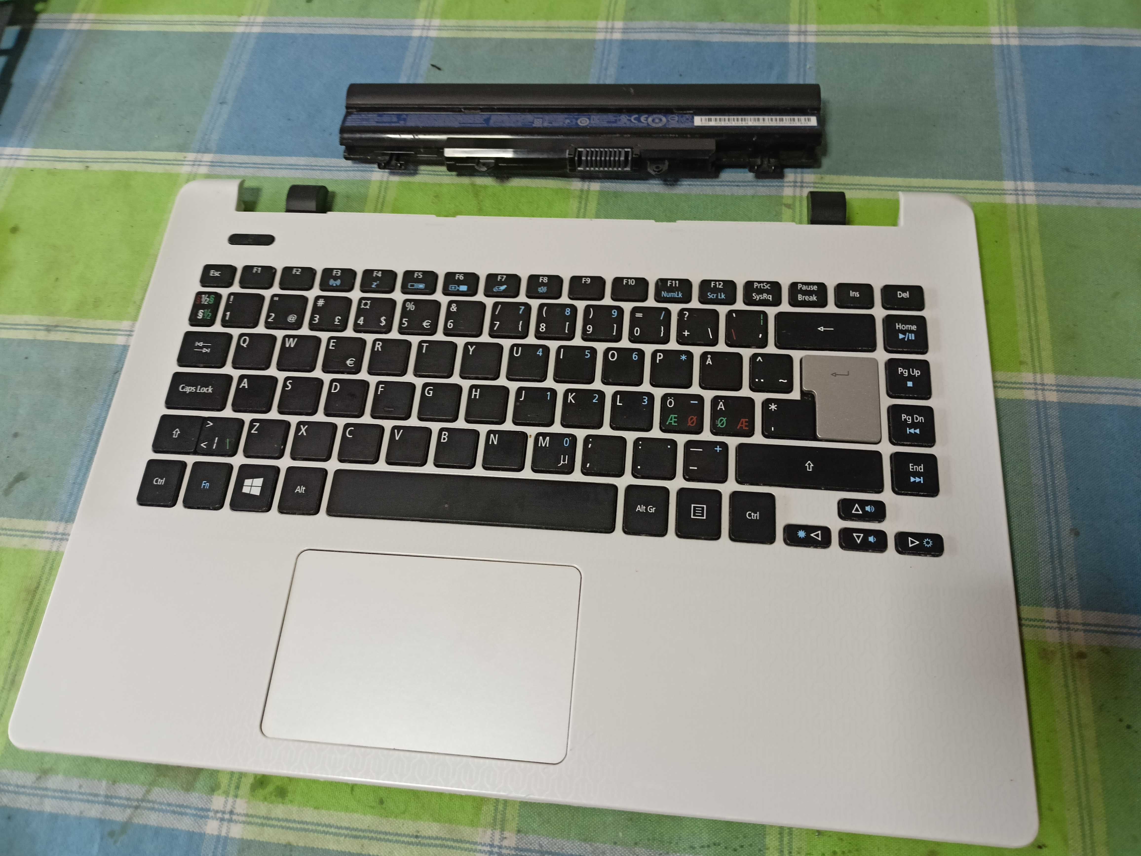 Dezmembrez Acer E5-411