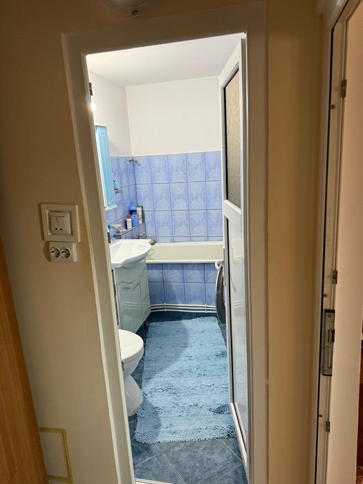 Vând apartament 3 camere, zona Traian