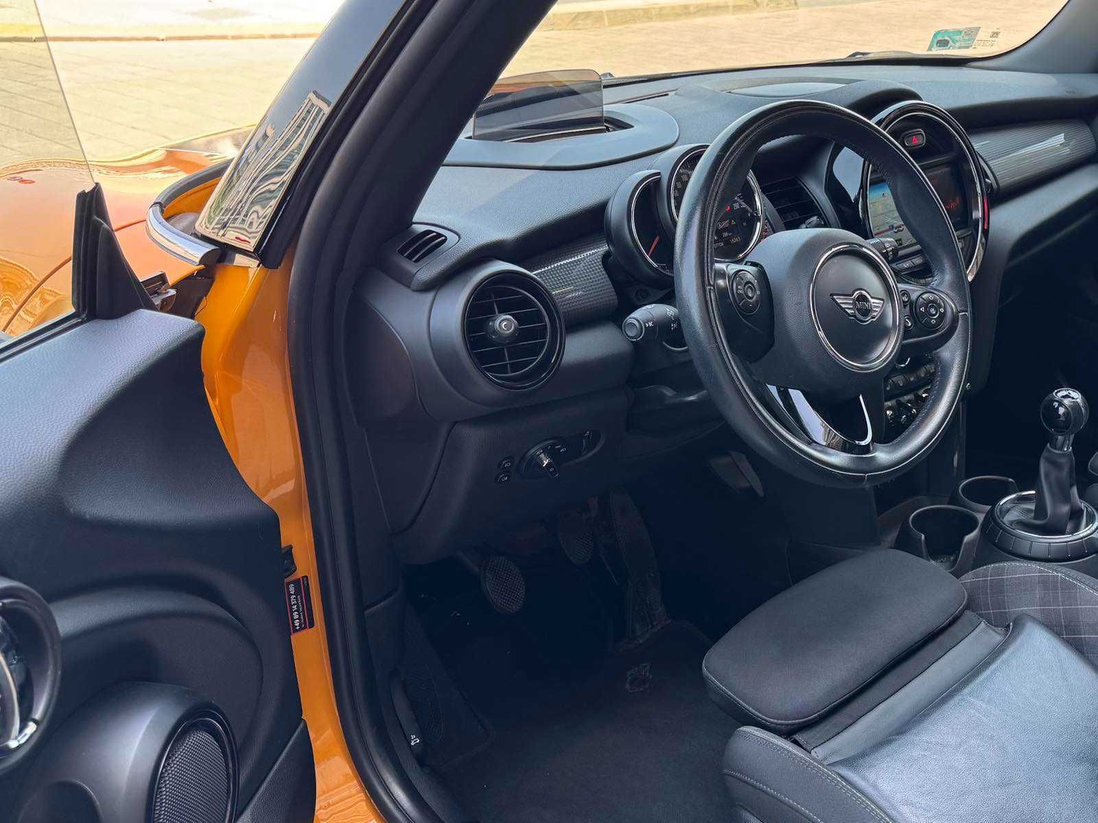 Автомобил MINI Cooper D