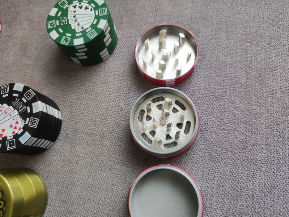 Гриндер /грендер/ grinder /мелничка за тютюн