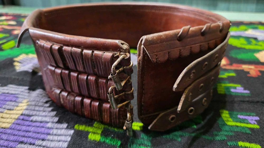 Serpar traditional din piele