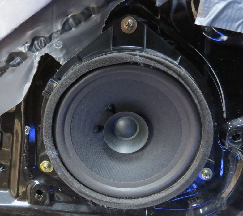 Продам колонки заводские от Трекер 2, состояние отличное