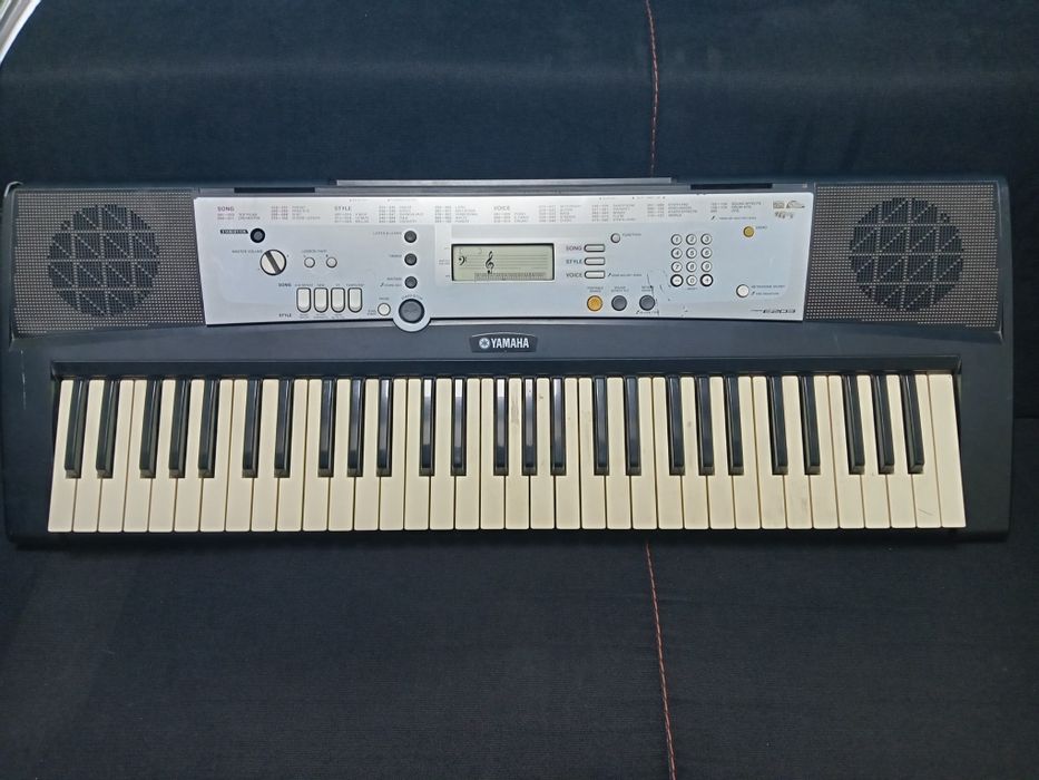 Продаю синтезатор Yamaha PSR