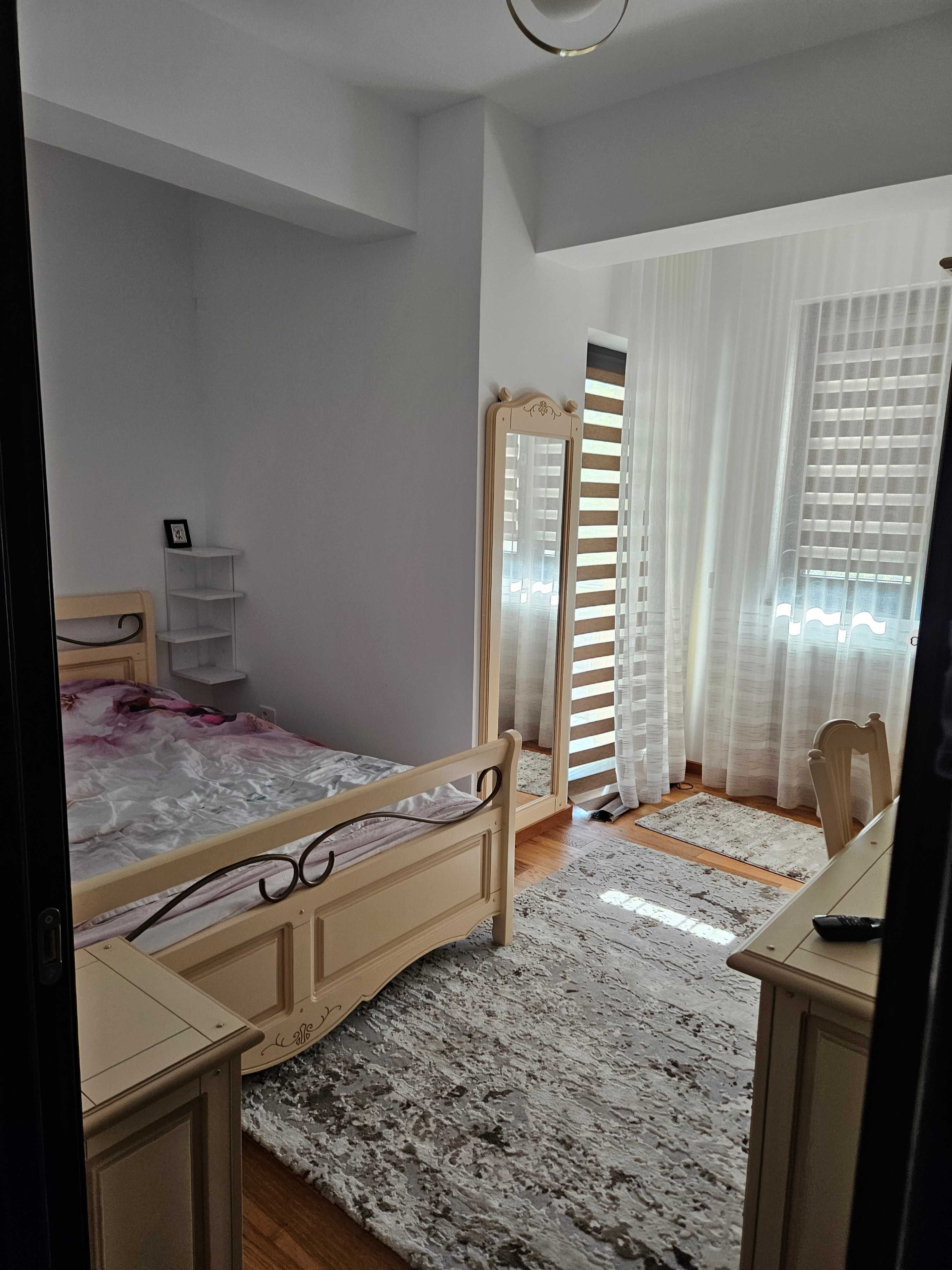 Central vis-a-vis Policlinică