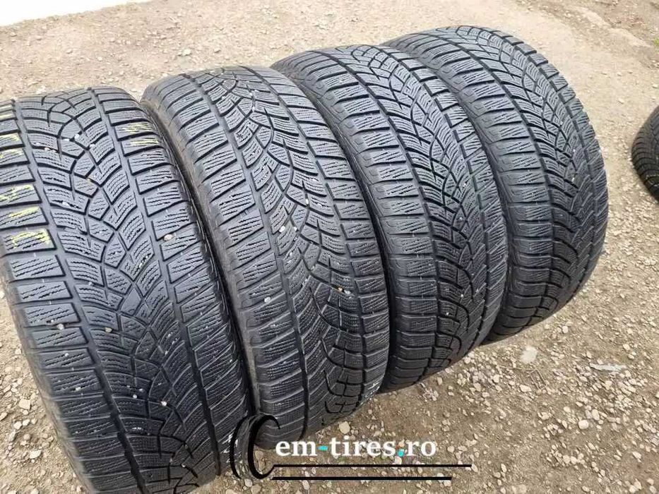 SET 4 Anvelope Iarna 215/55 R17 GOODYEAR UltraGrip Performance + 98V