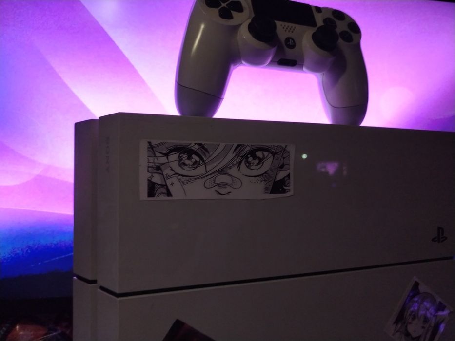 Продам playstation 4 500гб, 2 геймпада