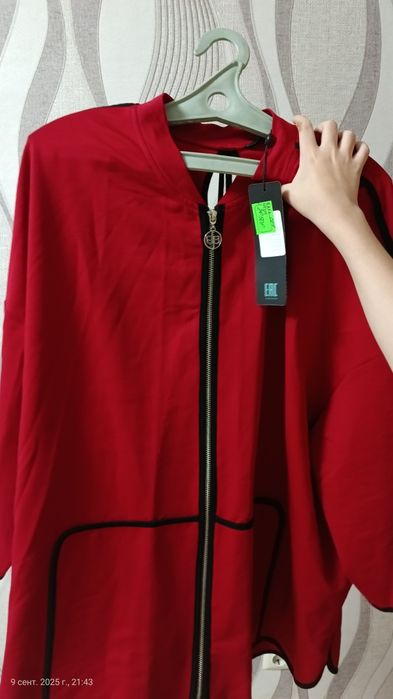 Кофта на замке красная , новая с этикеткой