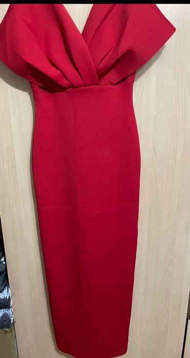 Продам новая платья.