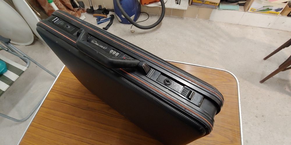 Твърди луксозни пътнически и дипломатически куфари