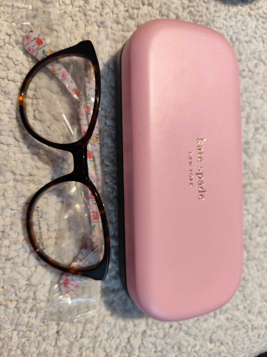 Нови диоптрични рамки Kate Spade